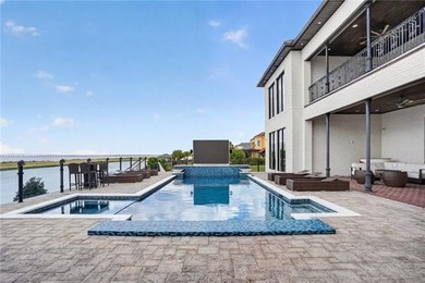 Exceptional waterfront estate in a gated community offering - photo 12