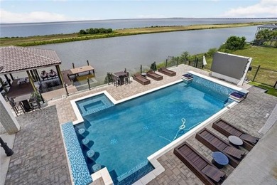 Exceptional waterfront estate in a gated community offering - photo 14