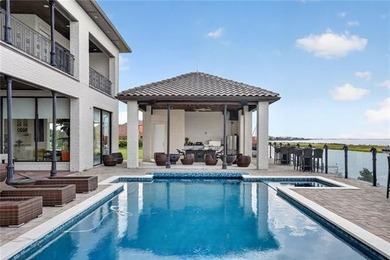 Exceptional waterfront estate in a gated community offering - photo 15