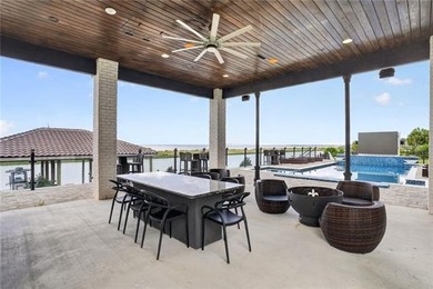 Exceptional waterfront estate in a gated community offering - photo 17