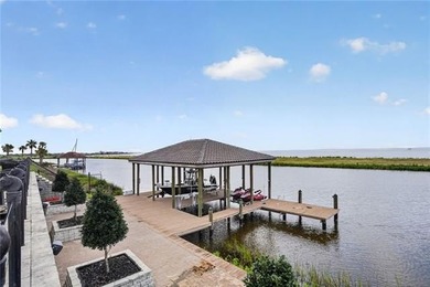 Exceptional waterfront estate in a gated community offering - photo 18