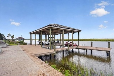 Exceptional waterfront estate in a gated community offering - photo 19