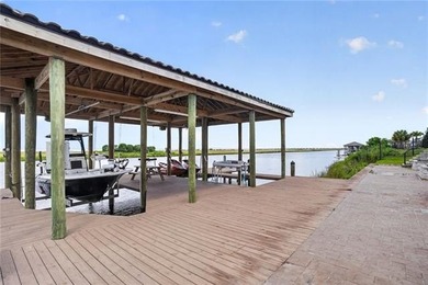 Exceptional waterfront estate in a gated community offering - photo 20