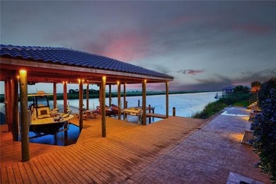 Exceptional waterfront estate in a gated community offering - photo 21