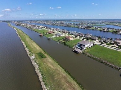 Exceptional waterfront estate in a gated community offering - photo 25