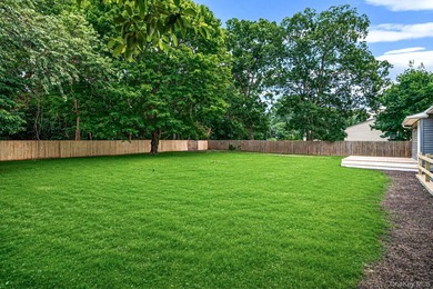 Welcome to 11 Mayfield Dr, Mastic Beach! This beautifully - photo 30