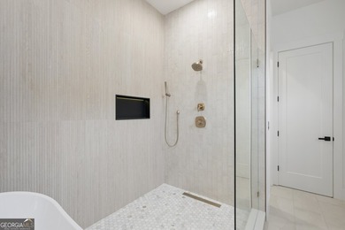 Experience the perfect blend of modern architecture, thoughtful - photo 40