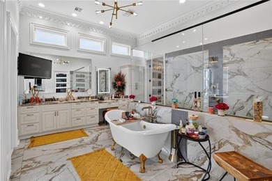 Exceptional waterfront estate in a gated community offering - photo 42