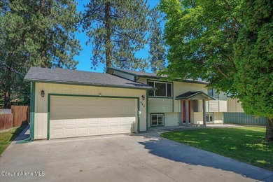 Room for everything-including the toys! This updated 4 bed, 2 - photo 3