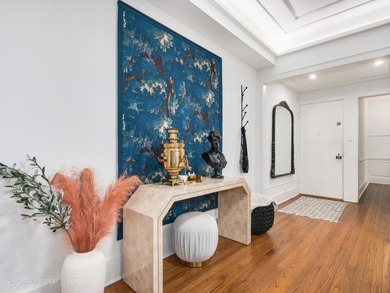 Beautifully updated residence in a charming East Lincoln Park