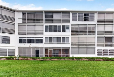 Beautifully renovated 1-bedroom, 1.5-bath condo in Century - photo 19