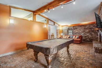 Just a couple of blocks from the beach and an easy walk to - photo 11