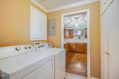 Just a couple of blocks from the beach and an easy walk to - photo 12