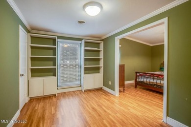 Just a couple of blocks from the beach and an easy walk to - photo 17