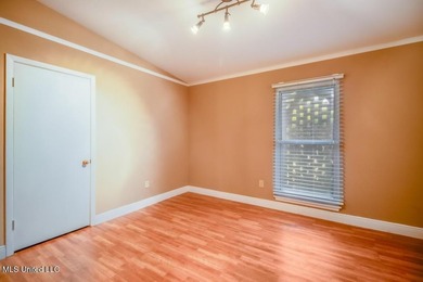 Just a couple of blocks from the beach and an easy walk to - photo 21