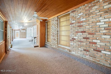Just a couple of blocks from the beach and an easy walk to - photo 25