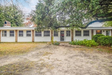 Just a couple of blocks from the beach and an easy walk to - photo 27