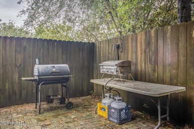Just a couple of blocks from the beach and an easy walk to - photo 28