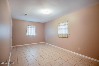Just a couple of blocks from the beach and an easy walk to - photo 35