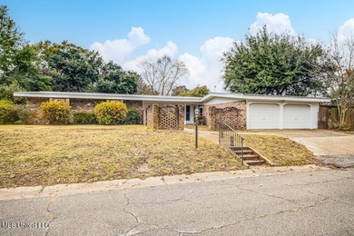 Just a couple of blocks from the beach and an easy walk to - photo 41