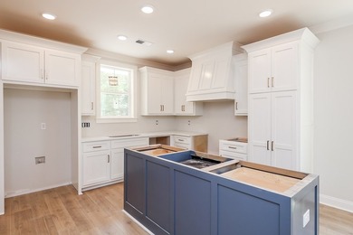 Popular Willow B plan with main level master, large LR & - photo 5