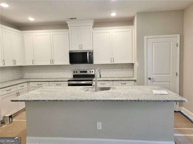 True Ranch Plan in the gated lake and golf community of Lake - photo 4