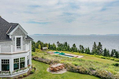 East Bay is a lovely coastal estate, an ideal summer retreat and - photo 5