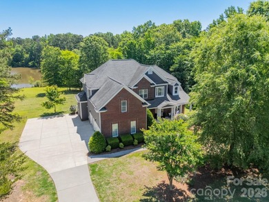 Tucked away on a quiet cul-de-sac, this beautifully updated home - photo 2