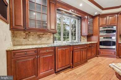 Freshly painted custom estate with a 3-car garage, offering an - photo 24
