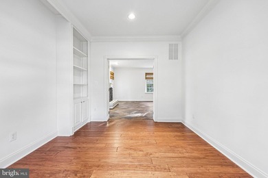Freshly painted custom estate with a 3-car garage, offering an - photo 30