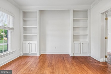 Freshly painted custom estate with a 3-car garage, offering an - photo 31