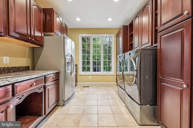 Freshly painted custom estate with a 3-car garage, offering an - photo 36
