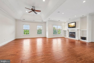 Freshly painted custom estate with a 3-car garage, offering an - photo 43