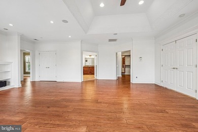 Freshly painted custom estate with a 3-car garage, offering an - photo 45