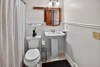 Incredible value awaits the new owner of this Northside ranch - photo 27