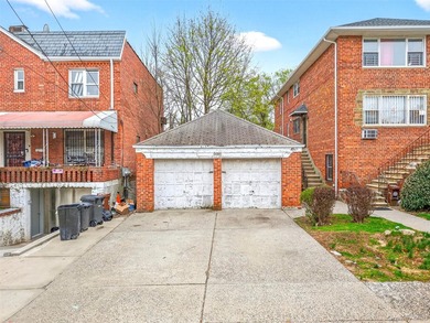 LOCATION ! LOCATION ! ALL BRICK DEATCHED 3 FAMILY ON 60X100 - photo 9