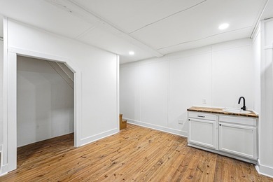 Looking for space for a large family or the perfect in-town - photo 33