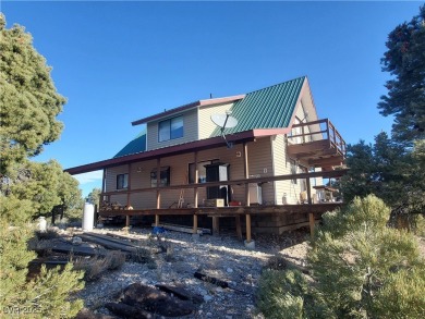 Mt. Wilson cabin on 5.11 acres with incredible views!! There are