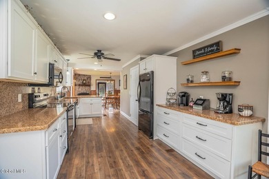 Nestled in the scenic countryside of Argyle, this one-of-a-kind - photo 17