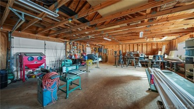 A must-see 10 Bedroom waterfront home. Check out this rare find - photo 11