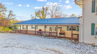 A must-see 10 Bedroom waterfront home. Check out this rare find - photo 12