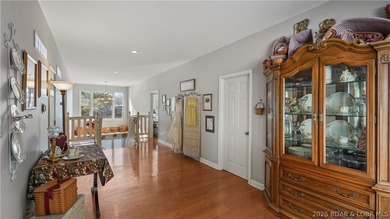 A must-see 10 Bedroom waterfront home. Check out this rare find - photo 14