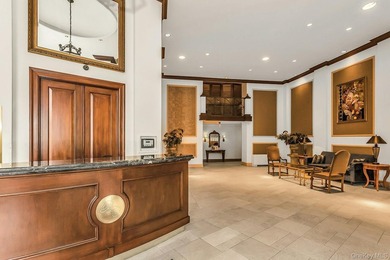 Beautiful *F* Line one bedroom unit with a terrace and a nice - photo 5