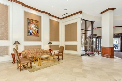 Beautiful *F* Line one bedroom unit with a terrace and a nice - photo 6