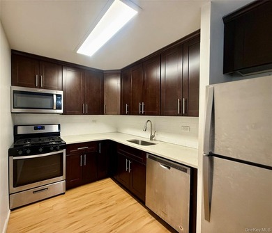Beautiful *F* Line one bedroom unit with a terrace and a nice - photo 9