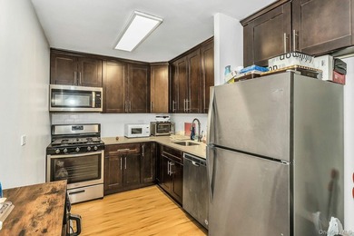 Beautiful *F* Line one bedroom unit with a terrace and a nice - photo 10