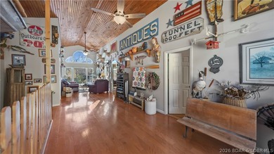 A must-see 10 Bedroom waterfront home. Check out this rare find - photo 21