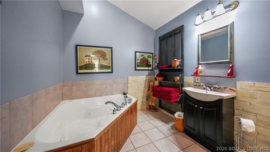 A must-see 10 Bedroom waterfront home. Check out this rare find - photo 23