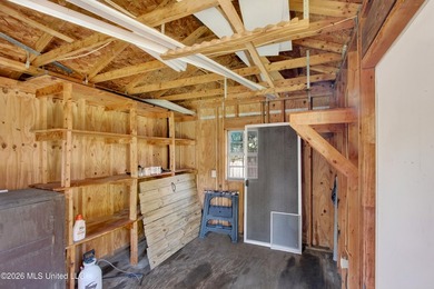This well kept home is located close to shopping as well as golf - photo 36