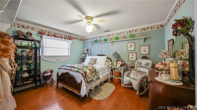 A must-see 10 Bedroom waterfront home. Check out this rare find - photo 41